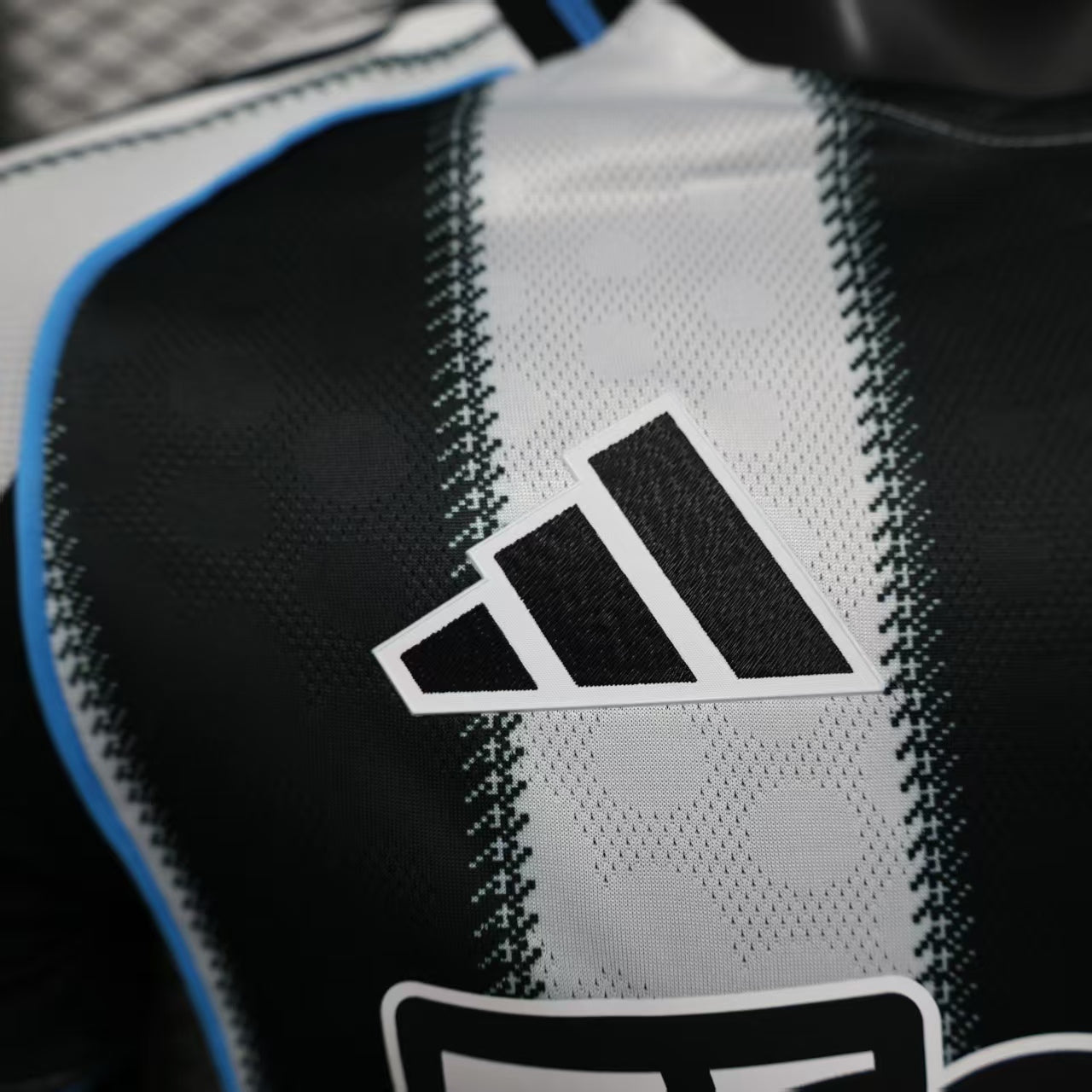 ניוקאסל בית 25/26