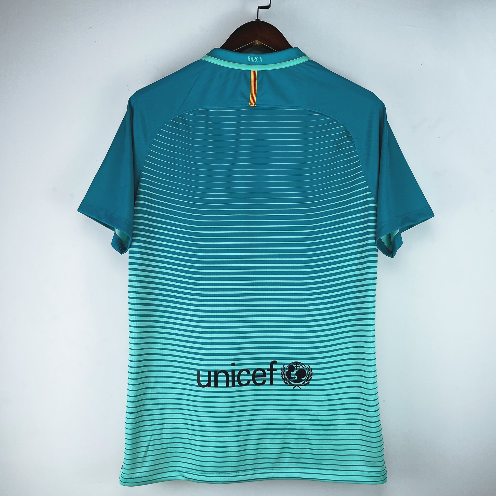 ברצלונה רטרו חוץ 16-17