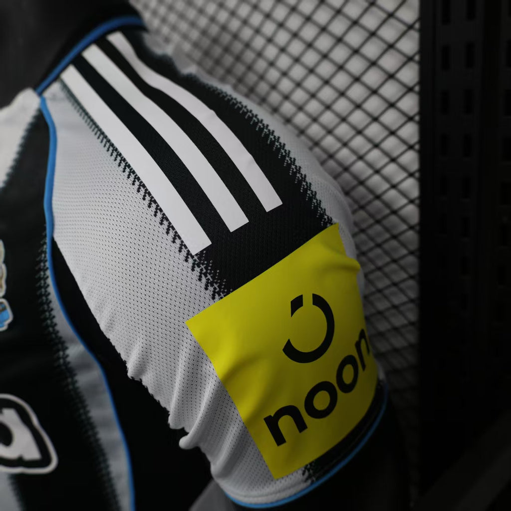 ניוקאסל בית 25/26