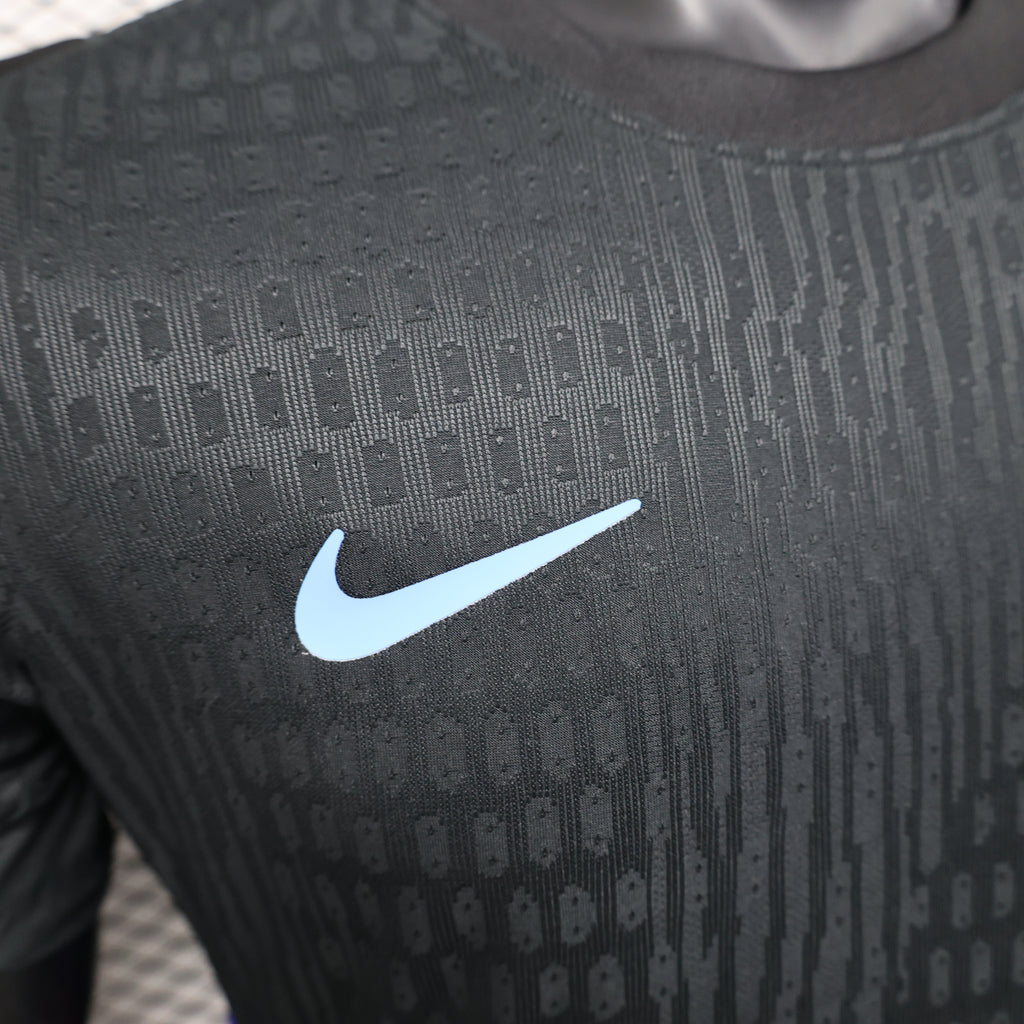 אנגליה חוץ 25/26