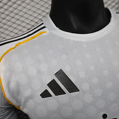 ריאל מדריד בית 25/26